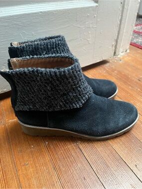 Adrienne Vittadini Blue Suede Ankle Boots with Knit Cuff 8.5